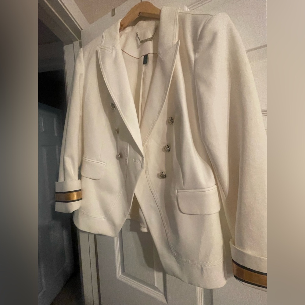 COPY - GREAT VERSATILE WHITE BLAZER- WHBM